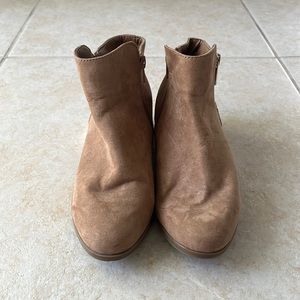 Brown/tan suede booties
